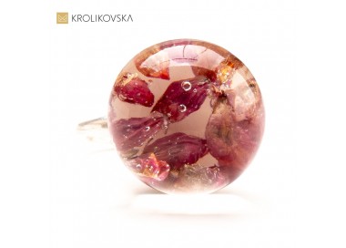 Romantyczny Pierścionek z Kwiatami w Żywicy.