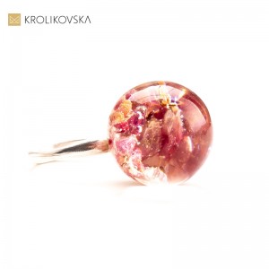 Romantyczny Pierścionek z Kwiatami w Żywicy.