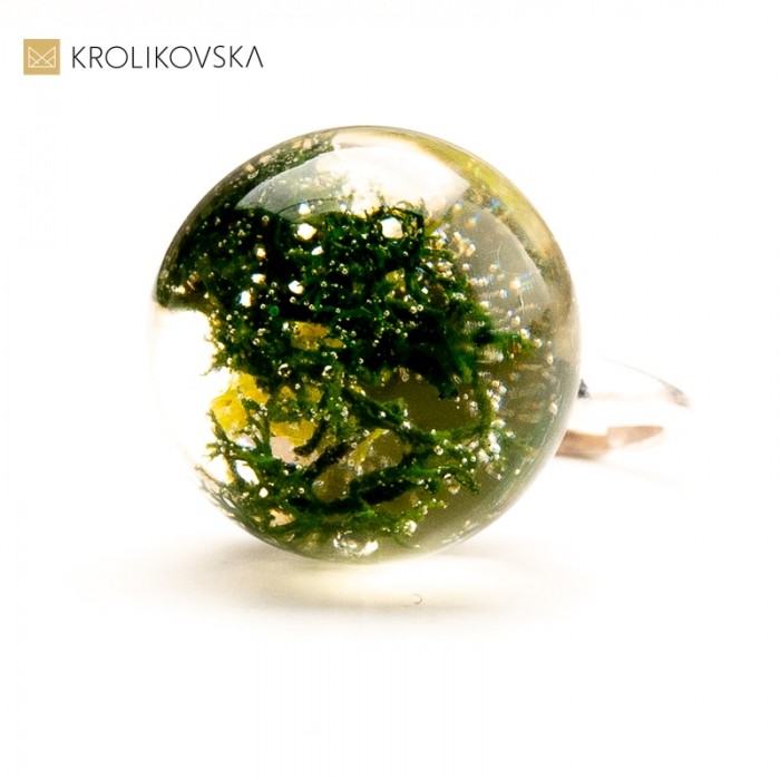 Unikalny Pierścionek z Żywicy i Mchu - Prezent na Dzień Mamy