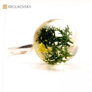 Unikalny Pierścionek z Żywicy i Mchu - Prezent na Dzień Mamy