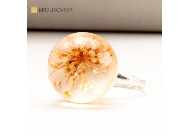 Pierścionek z Kwiatami w Żywicy - Unikalny Dodatek na Dzień Mamy