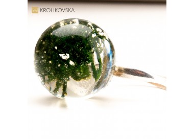 Pierścionek z żywicy z mchem - Naturalna elegancja na Dzień Mamy.