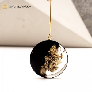 Kolczyki z żywicy z zatopionymi płatkami złota - Stylowy upominek.