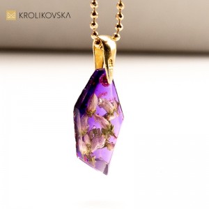 Ręcznie Robiona Biżuteria z Roślinami w Żywicy - Naturalny Urok.