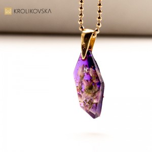 Ręcznie Robiona Biżuteria z Roślinami w Żywicy - Naturalny Urok.