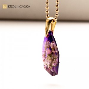 Ręcznie Robiona Biżuteria z Roślinami w Żywicy - Naturalny Urok.