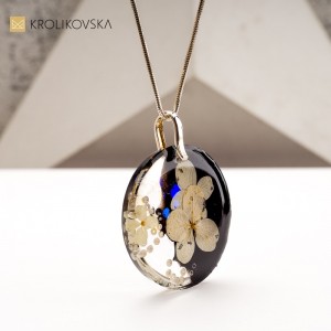 Naszyjnik z Amuletem Szczęścia: Symboliczny Prezent na Nowy Początek.