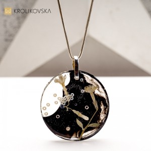 Naszyjnik z Kwiatem w Srebrze: Uroczy Prezent na Dzień Matki.1