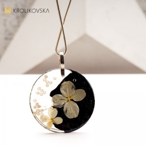 Delikatny Naszyjnik z Perełkami: Elegancki Prezent na Ślub.