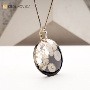 Naszyjnik z Personalizowanym Wisiorkiem: Idealny Prezent na Rocznicę.1