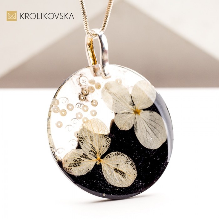 Naszyjnik z Personalizowanym Wisiorkiem: Idealny Prezent na Rocznicę. Naszyjnik z Personalizowanym Wisiorkiem: Idealny Prezent na Rocznicę.