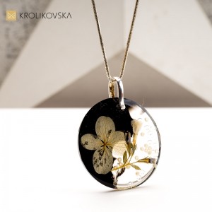 Stylowy Naszyjnik z Kwiatemi: Nowoczesny Upominek
