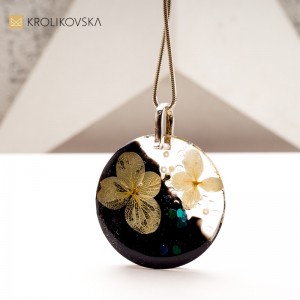 Srebrny Naszyjnik Krolikovska z Delikatnym Motywem: Subtelna Elegancja.