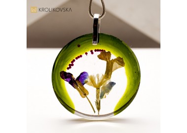 Naszyjnik na Prezent: Wybór Dla Miłośniczki Biżuterii.