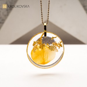 Złoty naszyjnik z łatkiem żółtej róży – elegancki prezent.1