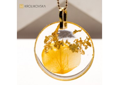 Złoty naszyjnik z łatkiem żółtej róży – elegancki prezent.