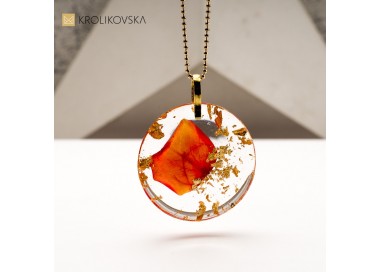 Delikatny naszyjnik – klasyczna biżuteria dla wyjątkowej kobiety.