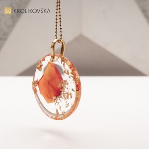 Delikatny naszyjnik – klasyczna biżuteria dla wyjątkowej kobiety.