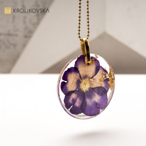 Złoty naszyjnik – Romantyczny prezent dla ukochanej.