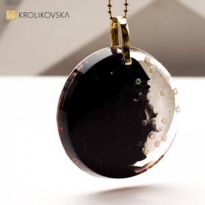 Artystyczne Naszyjniki z Ręcznie Malowanymi Motywami – Wyróżnij się Stylem.1