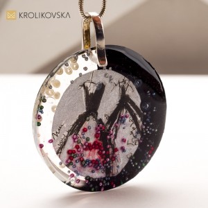 Stylowe Naszyjniki z Ręcznie Malowanymi Rysunkami – Idealne na Prezent.