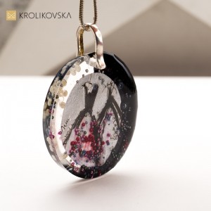 Stylowe Naszyjniki z Ręcznie Malowanymi Rysunkami – Idealne na Prezent.