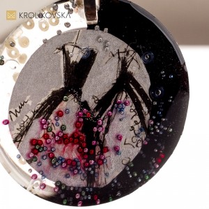 Stylowe Naszyjniki z Ręcznie Malowanymi Rysunkami – Idealne na Prezent.