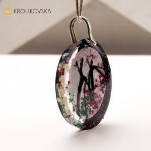 Eleganckie Naszyjniki z Ręcznie Malowaną Grafiką – Unikalne Wzory na Każdą Okazję.