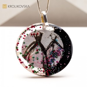 Artystyczna Elegancja: Naszyjnik z Ręcznie Malowanym Medalionem.1