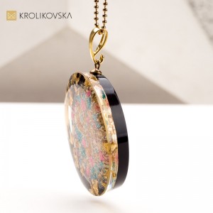 Naszyjnik z Ręcznie Malowanym Wzorem – Ekskluzywna Biżuteria na Prezent.