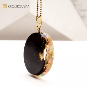 Naszyjnik z Ręcznie Malowanym Wzorem – Ekskluzywna Biżuteria na Prezent.