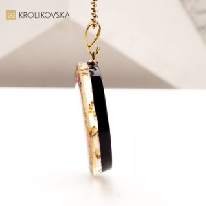 Naszyjnik z Ręcznie Malowanym Wzorem – Ekskluzywna Biżuteria na Prezent.