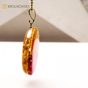 Unikalny Naszyjnik z Grafiką – Limitowana Kolekcja Stworzona przez Artystkę.