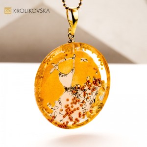 Naszyjnik z Obrazem – Ręcznie Tworzona Biżuteria Artystyczna, Każdy Egzemplarz Unikalny.