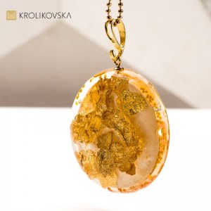 Naszyjnik z Obrazem – Ręcznie Tworzona Biżuteria Artystyczna, Każdy Egzemplarz Unikalny.