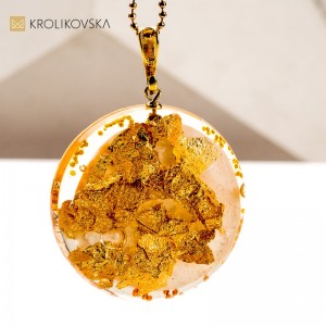 Naszyjnik z Obrazem – Ręcznie Tworzona Biżuteria Artystyczna, Każdy Egzemplarz Unikalny.