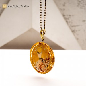 Naszyjnik z Obrazem – Ręcznie Tworzona Biżuteria Artystyczna, Każdy Egzemplarz Unikalny.