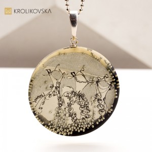 Biżuteria od Artystki – Naszyjnik z Unikalną, Ręcznie Malowaną Grafiką.1