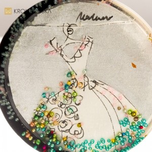 Naszyjnik z Obrazem Artystki – Rękodzieło dla Miłośników Sztuki.