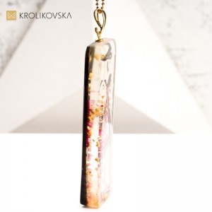 Jedyny w Swoim Rodzaju Naszyjnik – Prezent z Unikatową Grafiką Artystyczną.