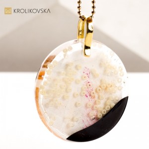 Artystyczny Naszyjnik z Oryginalną Grafiką – Wyjątkowy Prezent dla Miłośników Sztuki. Artystyczny Naszyjnik z Oryginalną Grafiką – Wyjątkowy Prezent dla Miłośników Sztuki.