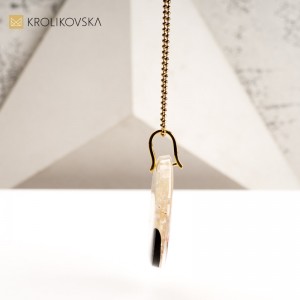 Artystyczny Naszyjnik z Oryginalną Grafiką – Wyjątkowy Prezent dla Miłośników Sztuki. Artystyczny Naszyjnik z Oryginalną Grafiką – Wyjątkowy Prezent dla Miłośników Sztuki.