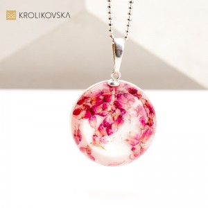 Unikatowa Biżuteria z Prawdziwymi Kwiatami – Idealny Prezent dla Bliskiej Osoby.