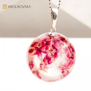 Unikatowa Biżuteria z Prawdziwymi Kwiatami – Idealny Prezent dla Bliskiej Osoby.
