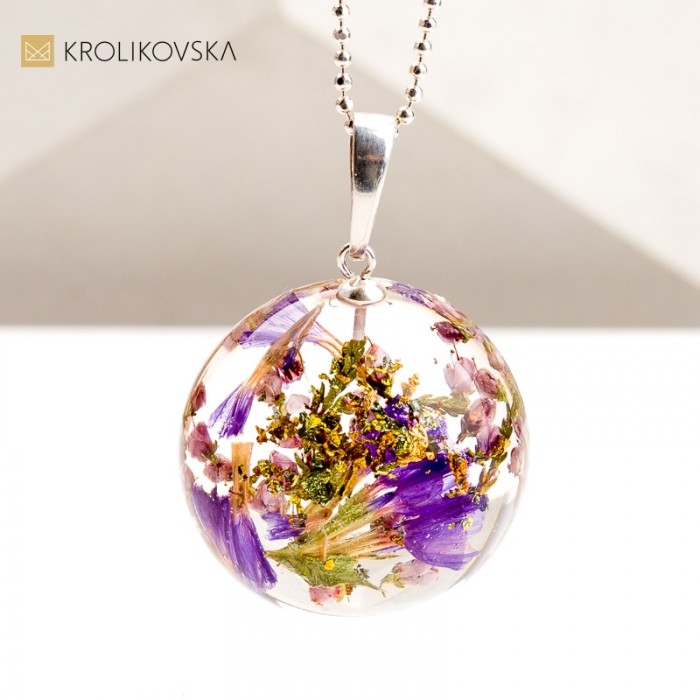 Niepowtarzalny Prezent: Ręcznie Tworzona Biżuteria z Naturą w Środku.