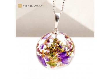 Niepowtarzalny Prezent: Ręcznie Tworzona Biżuteria z Naturą w Środku.