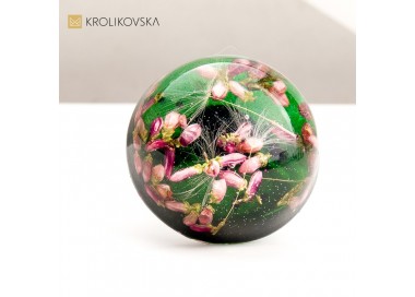 Biżuteria z Naturą: Prawdziwe Kwiaty w Eleganckiej Oprawie.