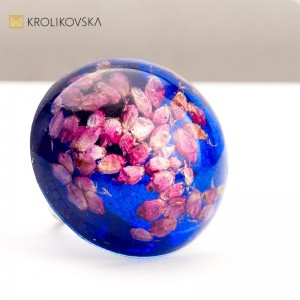 Unikatowa biżuteria z prawdziwymi kwiatami – idealny prezent od serca.