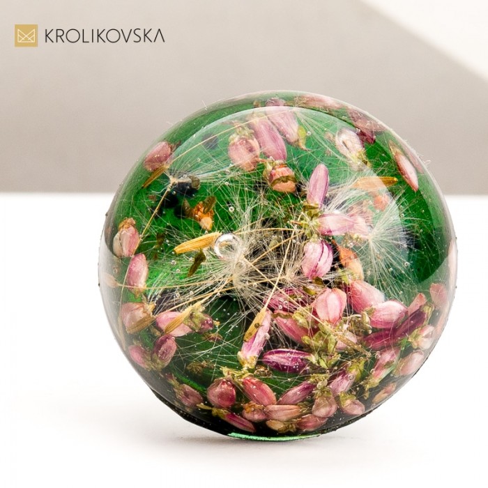 Unikalny pomysł na prezent: biżuteria z naturalnymi kwiatami.