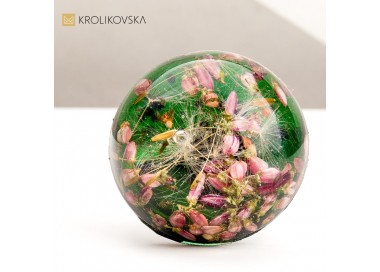 Unikalny pomysł na prezent: biżuteria z naturalnymi kwiatami.